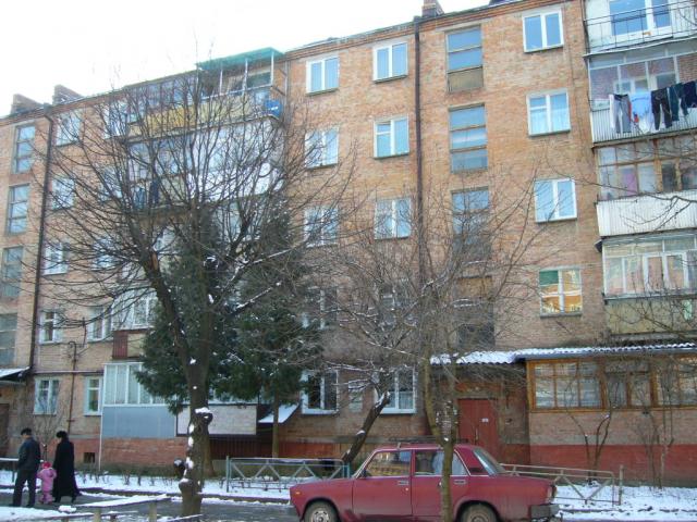 Комарова, 13