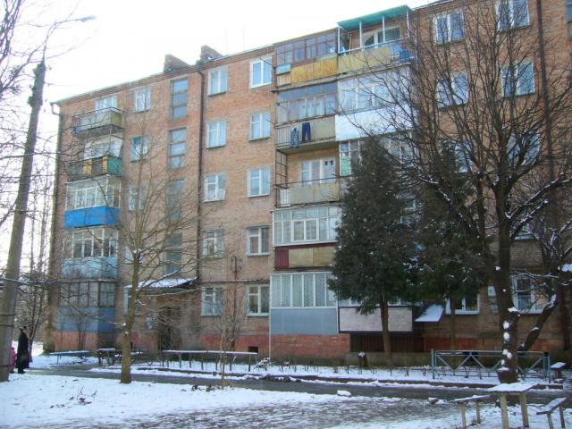 Комарова, 13