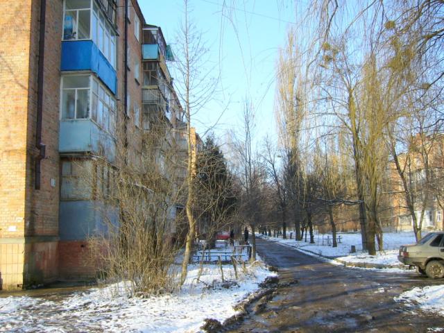 Комарова, 13