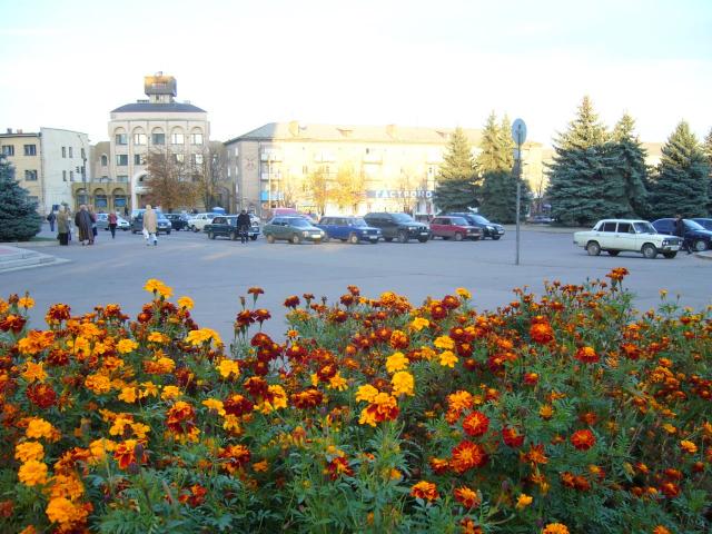 Центральная площадь с осенним приветом