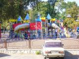 Детская площадка в парке со стороны универмага