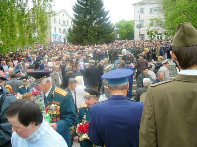 Людское море у Обелиска