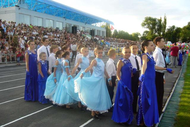 Юные артисты готовятся к выходу